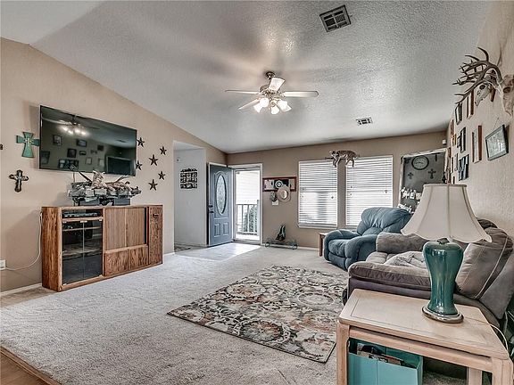 4th image of 920 Danbury Pl