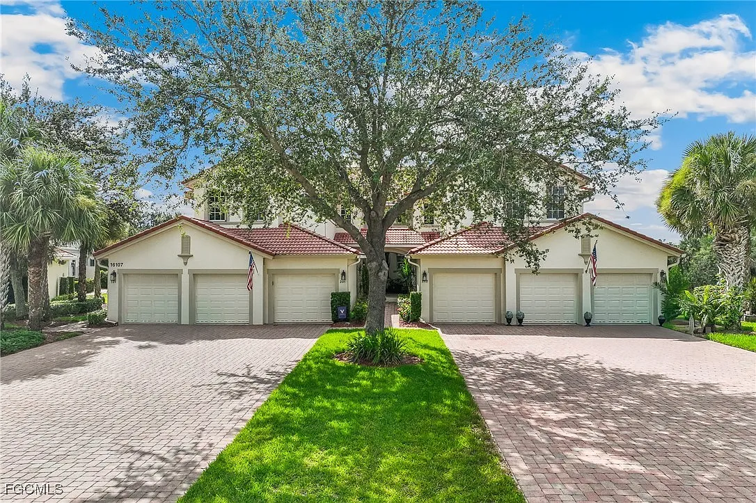 3 bed, 2.0 bath, 1880 sqft, $4,400 — Photo 1