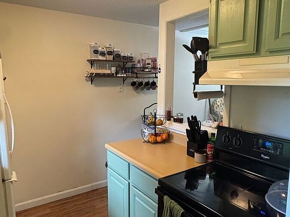 4th image of 129 Fisherville Rd #2