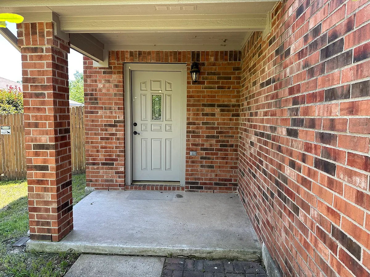 Building Photo - 608 Sherry Dr