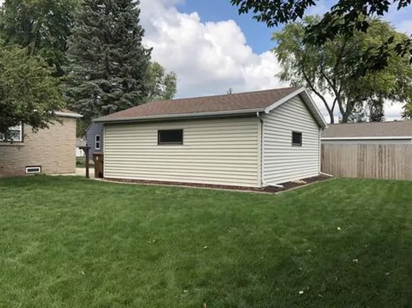 825 Jefferson St, Menasha, WI 54952