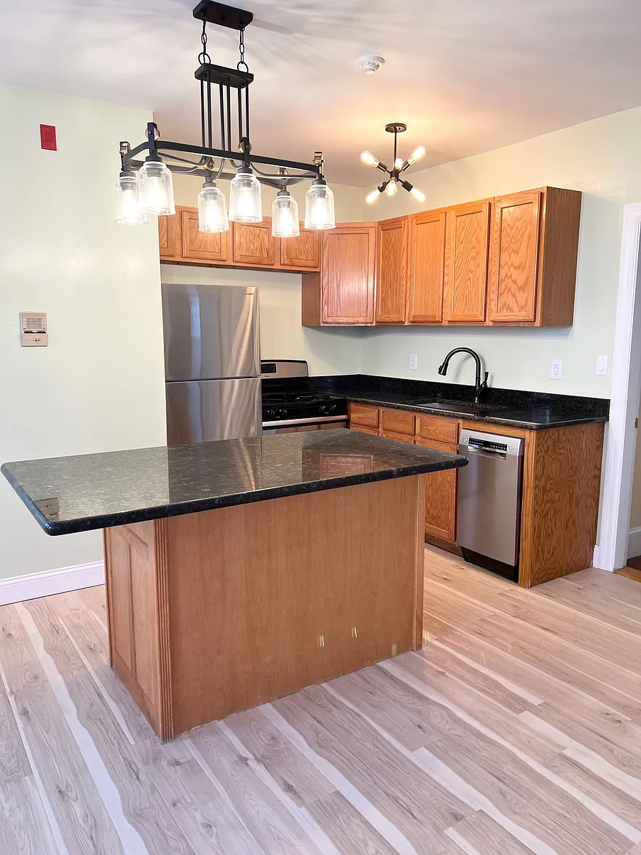 Building Photo - 83 America St #4B