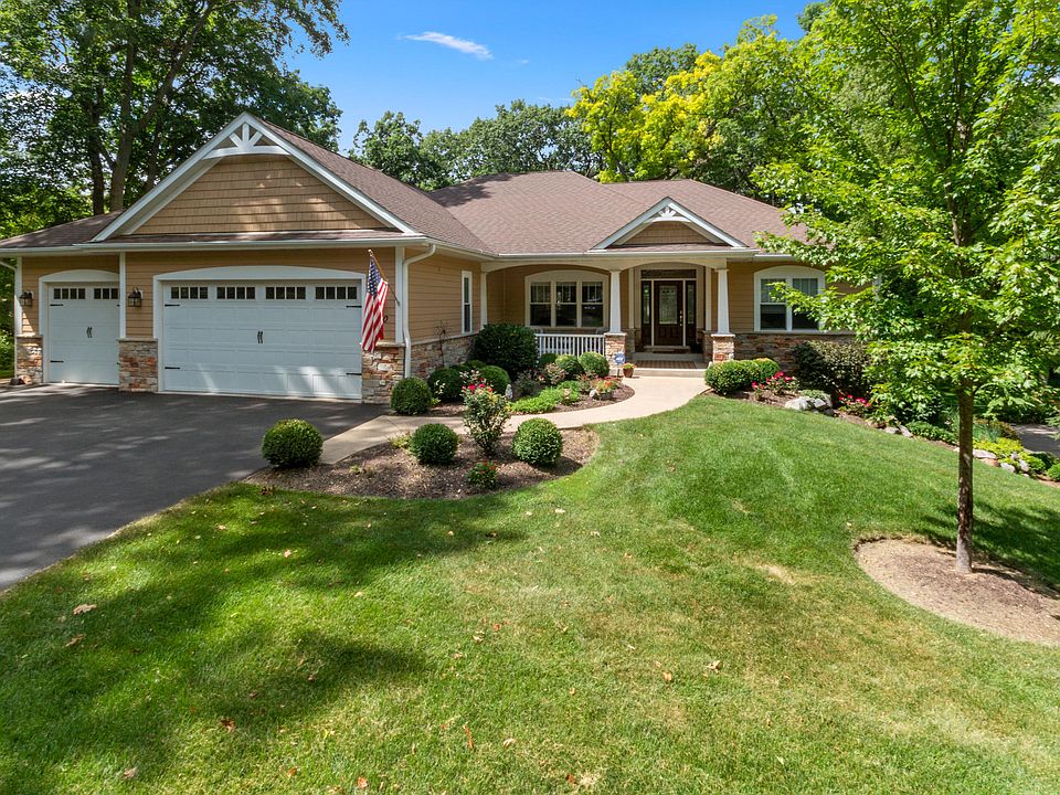 1st image of 410 Hillcrest Dr