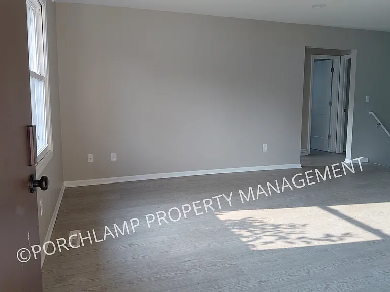4546 Sarafield St NE — Photo 4