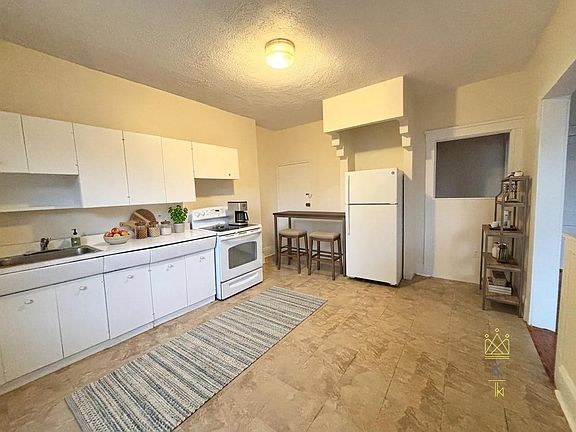 2nd image of 126 Babcock St APT 7
