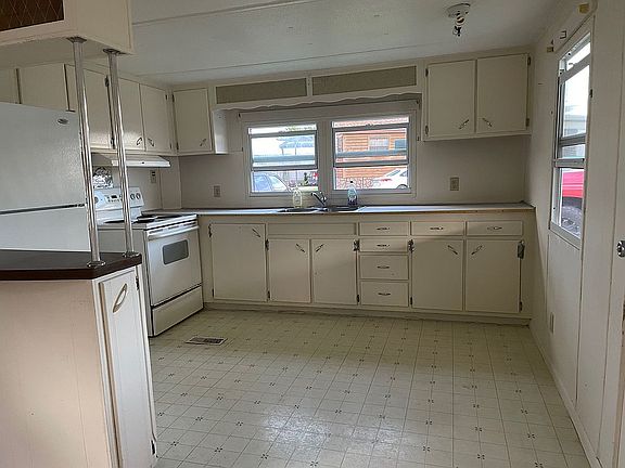 3rd image of 3506 Entrance Dr #60