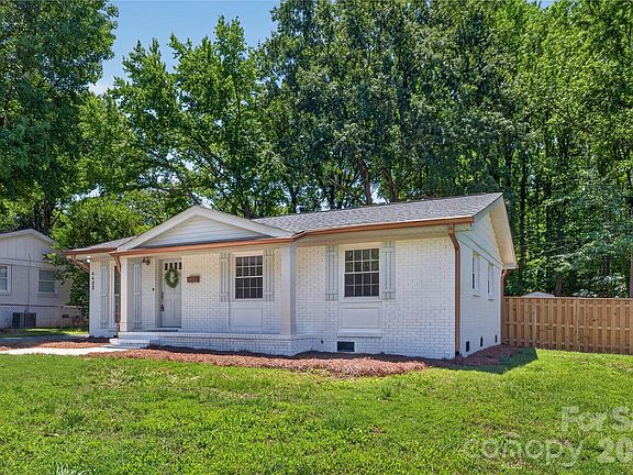 2nd image of 4408 Ivanhoe Pl