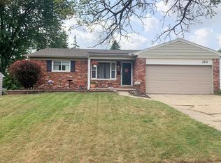 2111 Cogswell Dr, Lansing, MI 48906