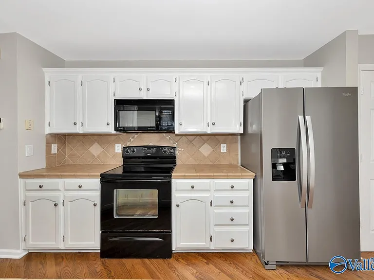 180 Jarrett Ln — Photo 17