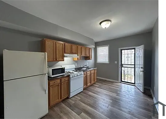 4 bed, $2,800 — Photo 4