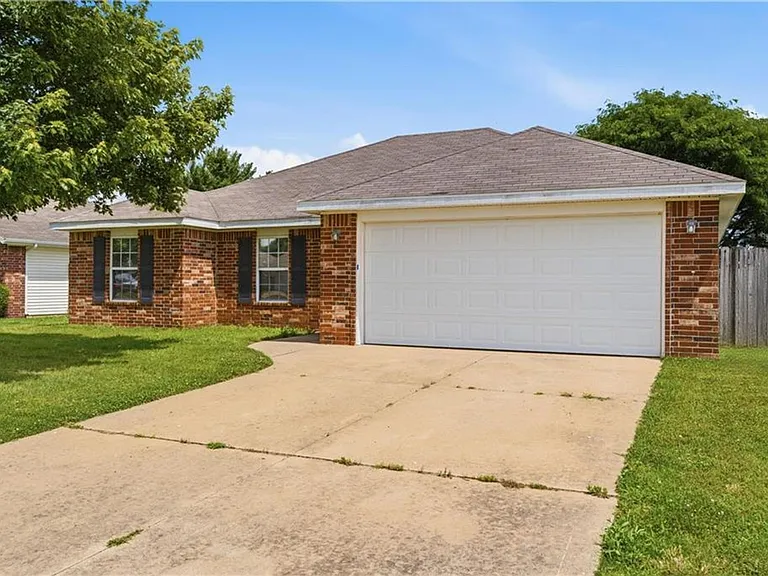 6402 High Meadow Blvd — Photo 2