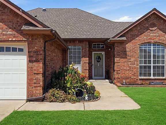 2nd image of 2209 SW 93rd Pl