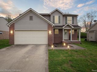 38689 Shelby Dr, Westland, MI 48186