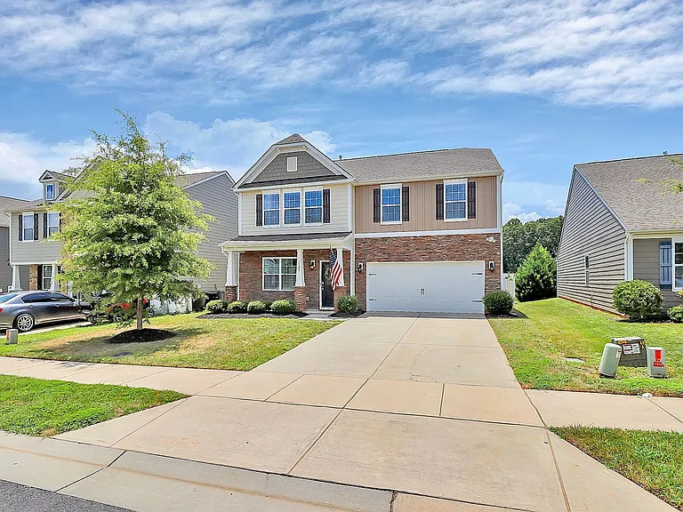 181 Atwater Landing Dr — Photo 2