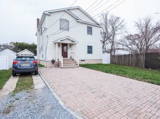 19 Yale Pl, Merrick, NY 11566