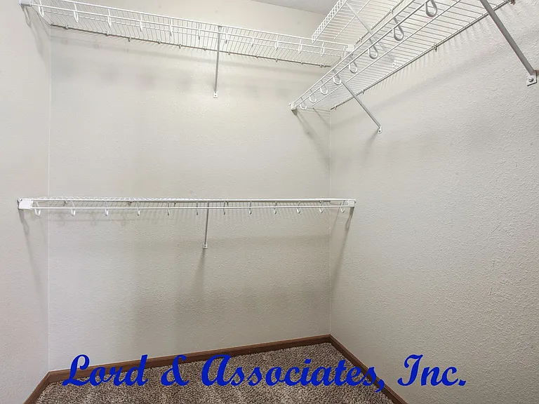 1210 NW Willow Dr — Photo 7