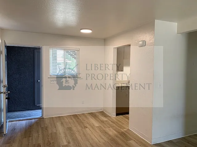 1041 S Hutchins St #3 — Photo 3