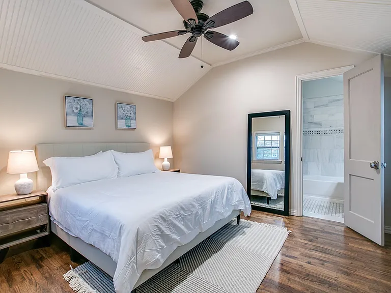 610 E Texas St — Photo 17