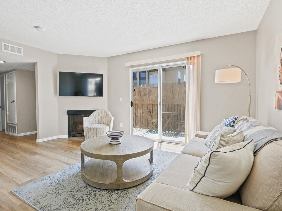 1st image of 621 1st St Unit 2