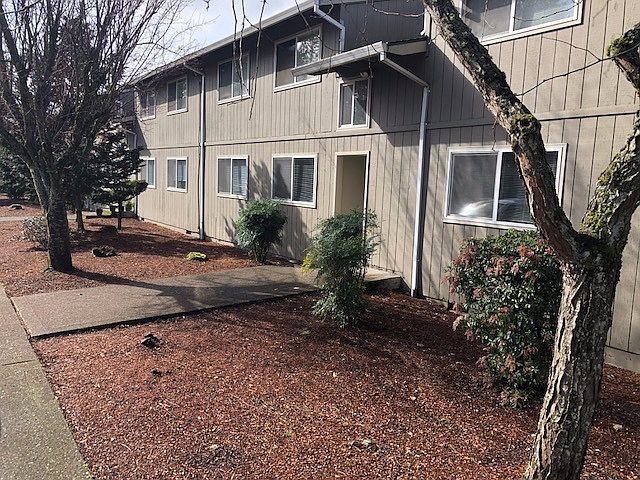 1st image of 2050 NE Barberry Dr APT 1