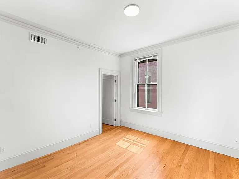 31 Parade St #302 — Photo 14