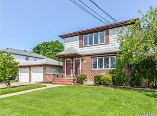 75 1st St, New Hyde Park, NY 11040