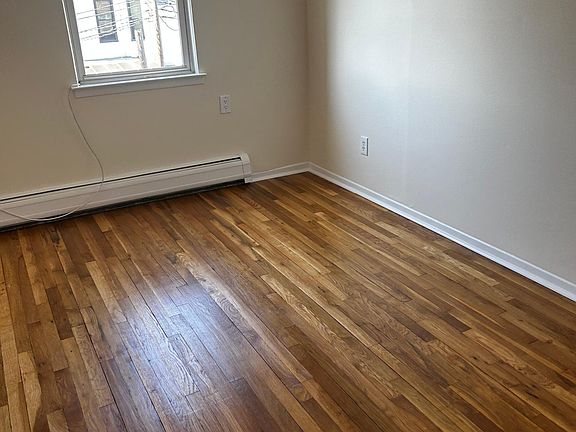 5th image of 218 Bay 14 St