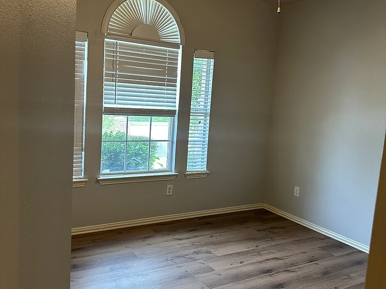 4561 Grassy Glen Dr — Photo 11