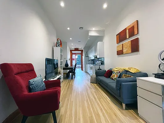 Rented by Bohemia Realty Group | media 6