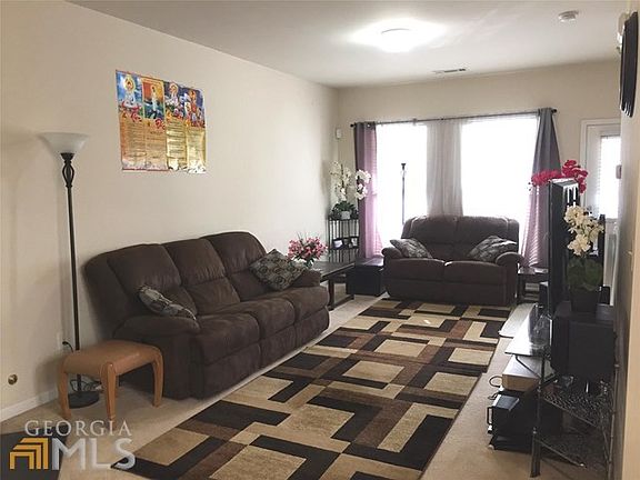 3rd image of 879 Redwood Dr