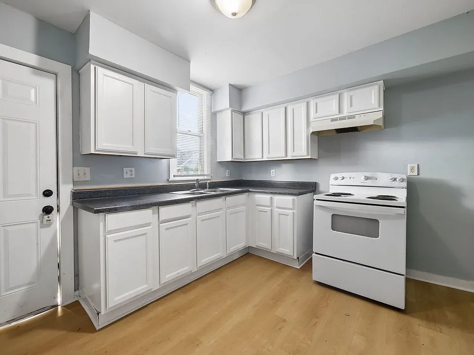 673-675 Stanley Ave