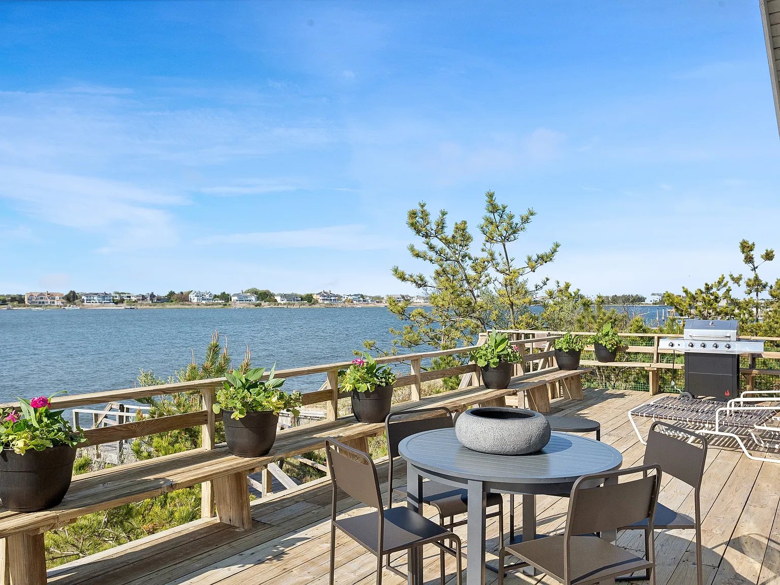 Bayfront Beach Bungalow On Dune Road With Private Ocean Access — Photo 3