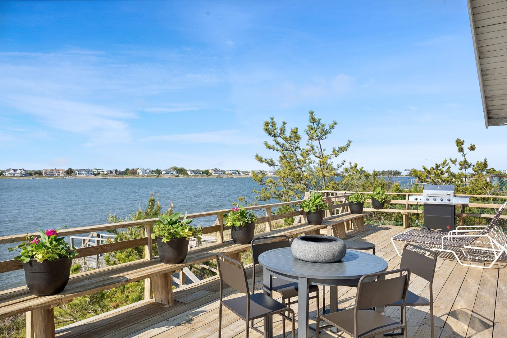  Sparkling Blue Bay Views and Access