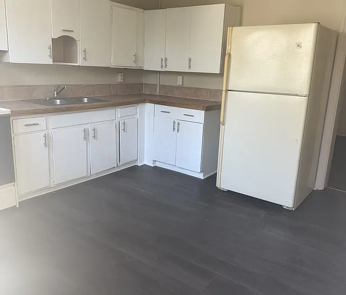 352 1/2 E Airy St — Photo 7