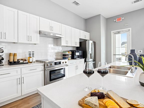 5th image of 113 Chimney Rock Way #29
