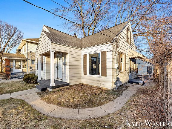 3rd image of 1746 Nelson Ave SE