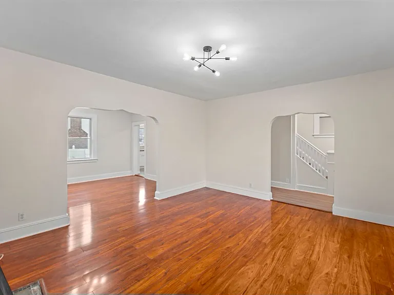 2215 N Wood Ave — Photo 4