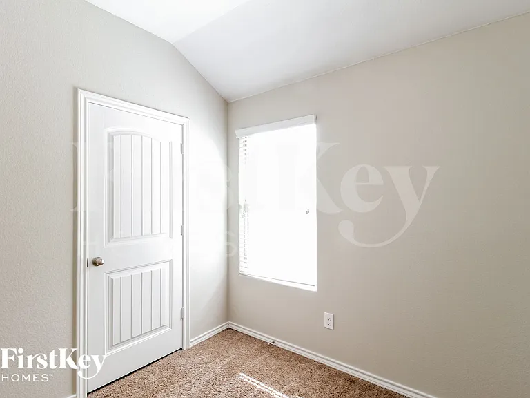 303 Preakness Ln — Photo 12