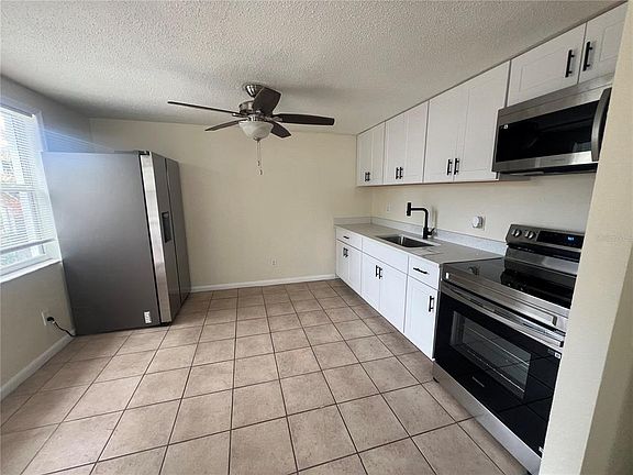 3rd image of 275 Pineapple St APT B