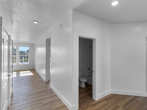 Finished home photos are representational images only. See sales agent for details.