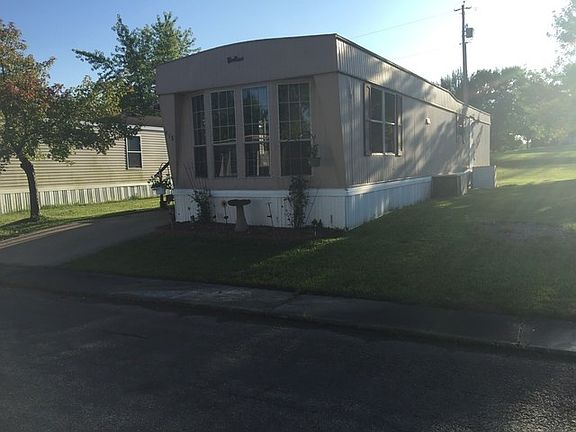 3rd image of 918 Belle Aire St