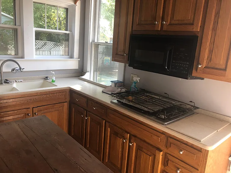 422 Clinton Ave E — Photo 1