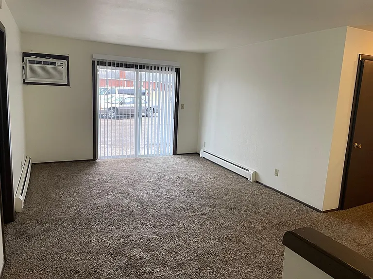 Colony Court Apartments — Photo 7