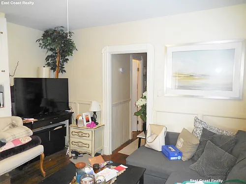 100 Myrtle St Photo 1