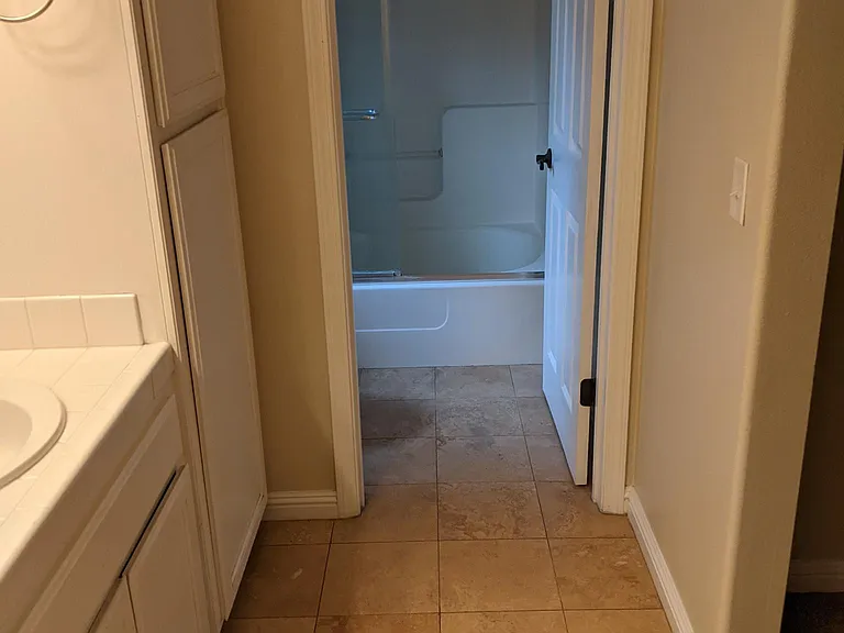 230 Holland Cir — Photo 6
