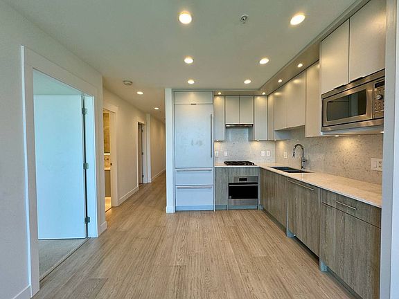 5th image of 7638 Cambie St #308