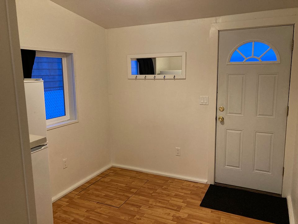 Entry room.