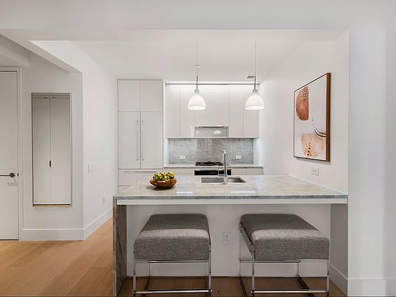 4th image of 15 W 61st St #6C
