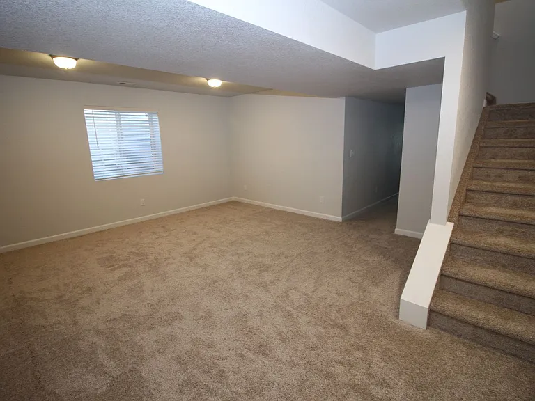 943 E Moreno Ave — Photo 15