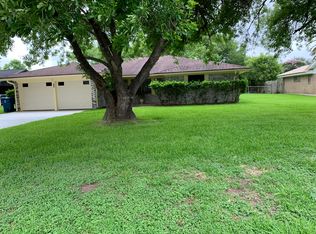 120 Oakglen Dr, Port Lavaca, TX 77979